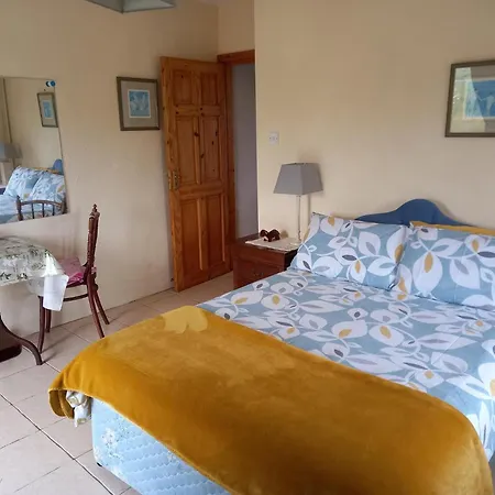 Villa 6 Bed - Sleeps 12 - Pets - Garden - Parking *