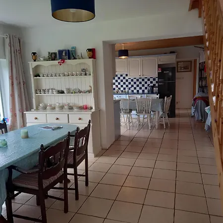 6 Bed - Sleeps 12 - Pets - Garden - Parking فيلة *