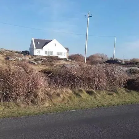 Villa 6 Bed - Sleeps 12 - Pets - Garden - Parking Clifden