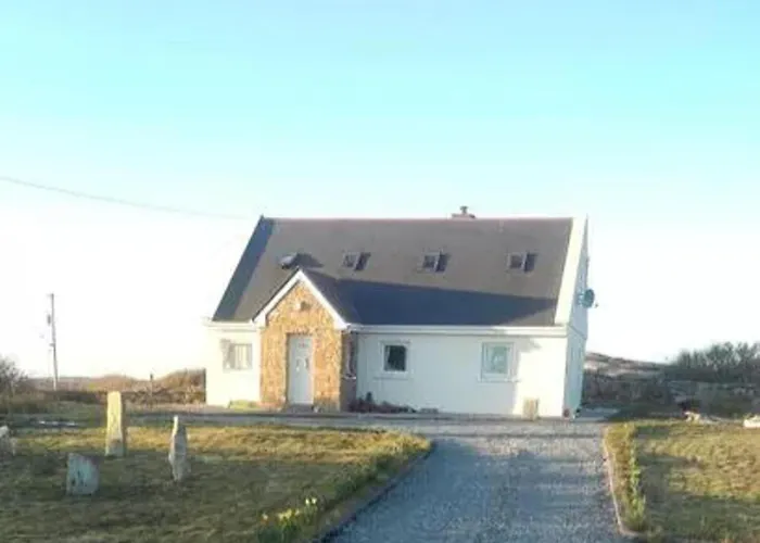 Villa 6 Bed - Sleeps 12 - Pets - Garden - Parking