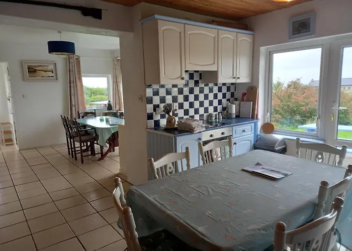 6 Bed - Sleeps 12 - Pets - Garden - Parking Villa Clifden