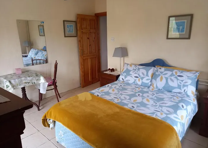 Villa 6 Bed - Sleeps 12 - Pets - Garden - Parking *