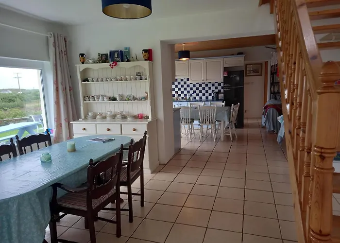 6 Bed - Sleeps 12 - Pets - Garden - Parking Villa *