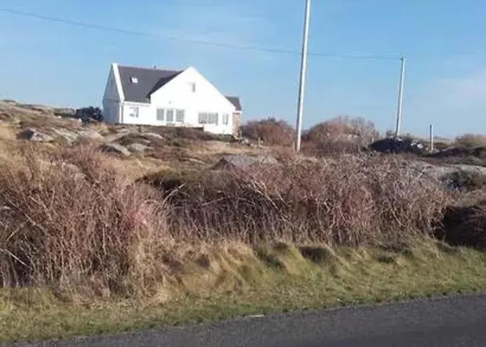 Villa 6 Bed - Sleeps 12 - Pets - Garden - Parking Clifden